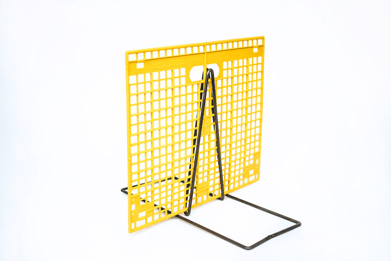 Base metalica con panel plastico 40x55cm para soporte de barrera antimigratoria de Sephnos para uso en granjas de avicultura y traspatio 