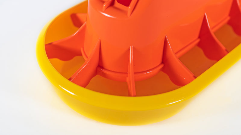 Comedero Turbomate color  naranja automatico cerrado con ventanas  y alargado para alimentar pollitos en granja con capacidad de 1.2 kg diseño exclusivo de Sephnos